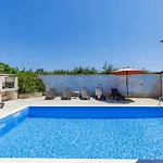 Eldina By Interhome Pula