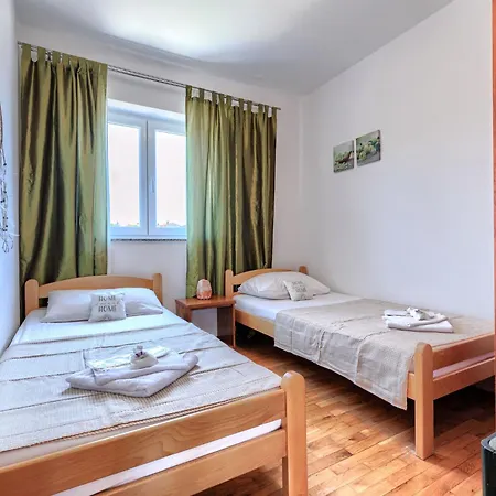 Eldina By Interhome Pula