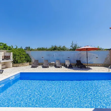 Eldina By Interhome Pula